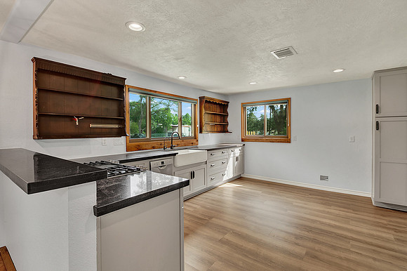 307 Carrell St HR-18