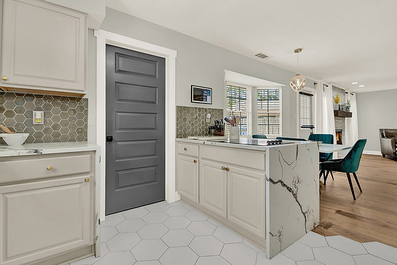 7814 Heathrow Ln MLS-16