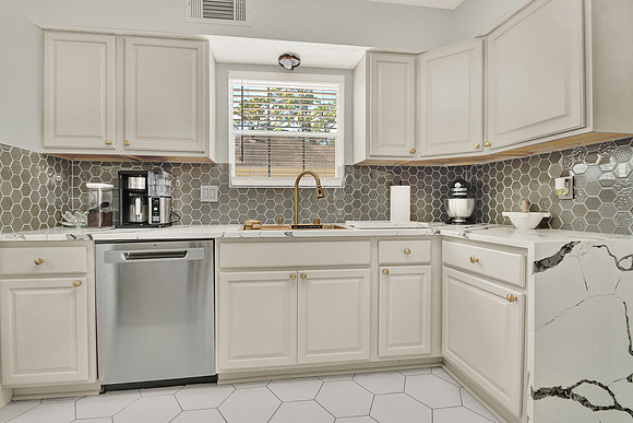 7814 Heathrow Ln MLS-15
