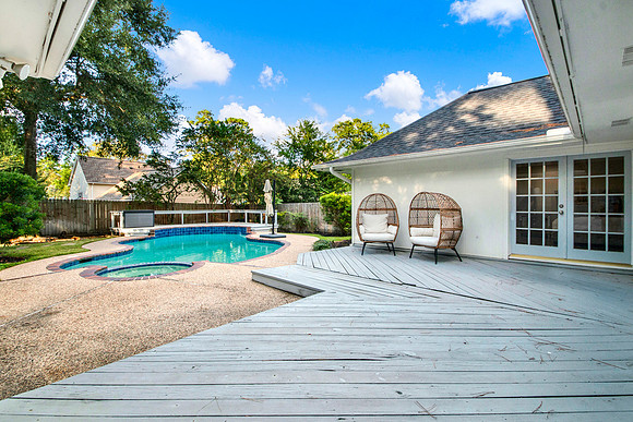 6214 Larkmount Dr HR-6