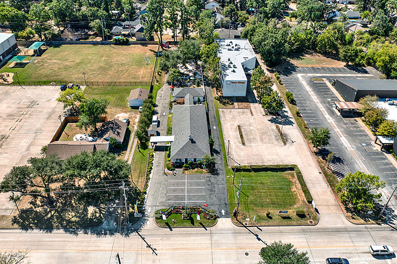 17127 Red Oak Dr MLS-2