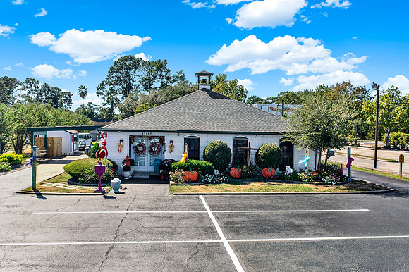 17127 Red Oak Dr MLS-17