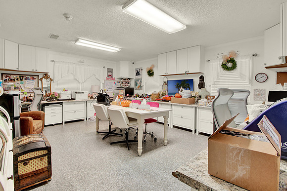 17127 Red Oak Dr MLS-20