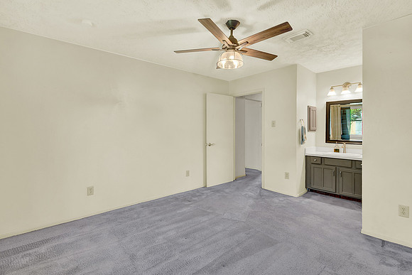 13211 Thorntree Dr MLS-16