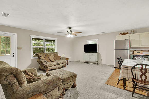 31378 Claud Ln HR-18