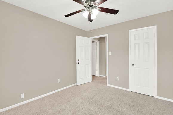 8215 Riverglade Dr MLS-29