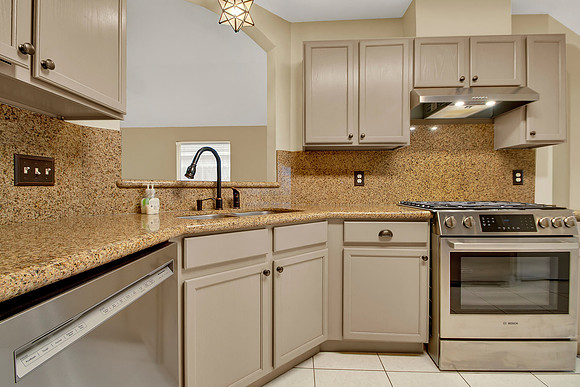 10511 Newpark Dr MLS-17