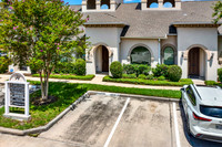 12832 Willow Centre Dr Unit B HR-3