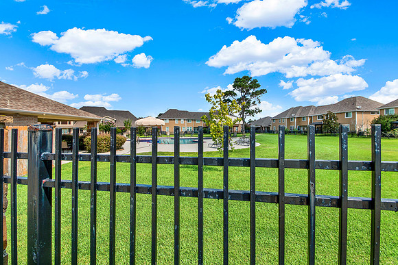 8406 Willow Loch Dr MLS-35