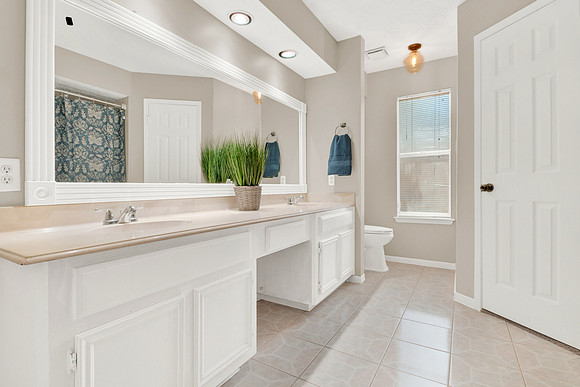 8215 Riverglade Dr MLS-26