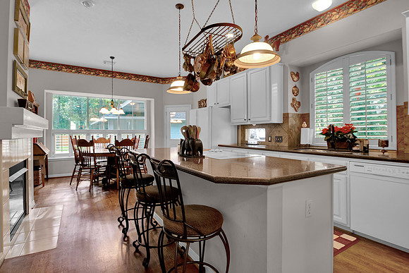 31211 Helen Ln Int MLS-25