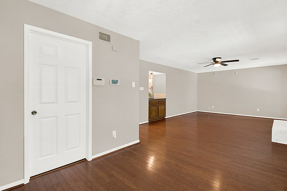 8215 Riverglade Dr MLS-17