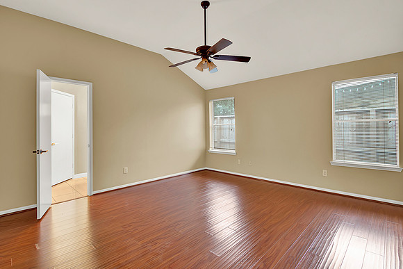 10511 Newpark Dr MLS-19