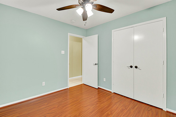 10511 Newpark Dr MLS-28