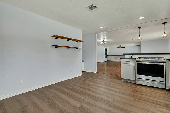 307 Carrell St MLS-21